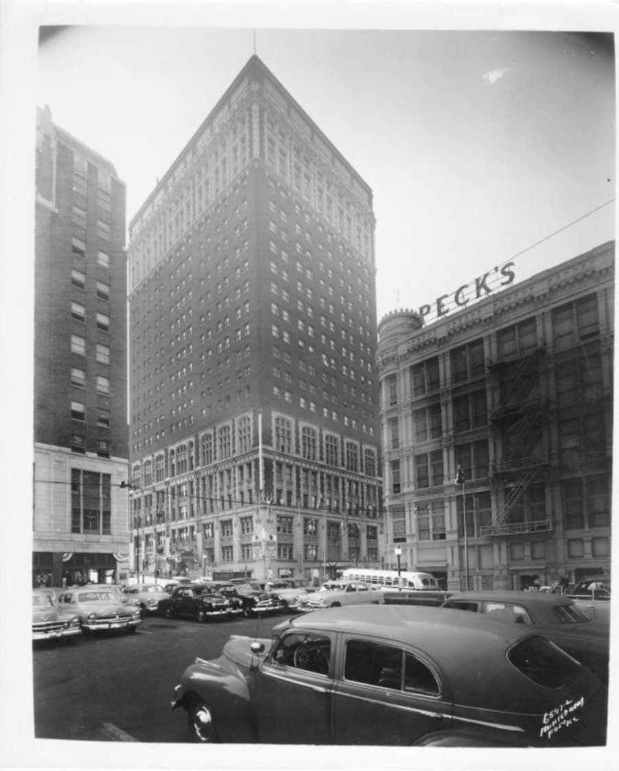 The Continental from 11th Street in the 1950s, with Peck's department store at right