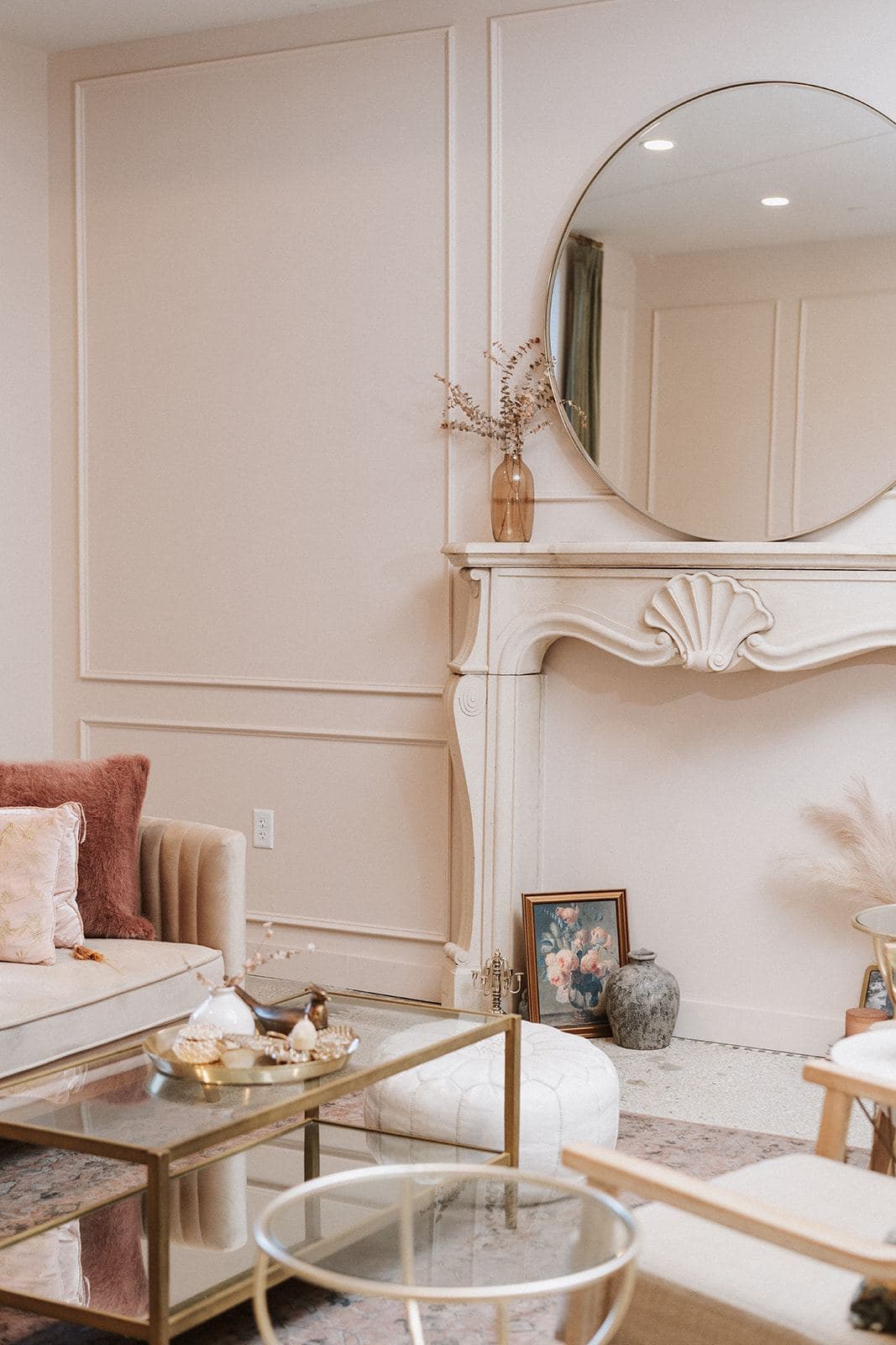 One of the ready rooms, with fireplace and round mirror